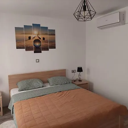 Holiday home Atraktivna Kuca Sa Saunom I Grijanim Jacuzzijem