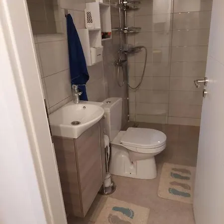 Holiday home Atraktivna Kuca Sa Saunom I Grijanim Jacuzzijem *