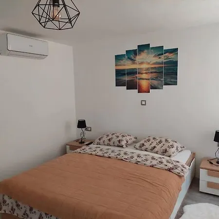 Atraktivna Kuca Sa Saunom I Grijanim Jacuzzijem Holiday home