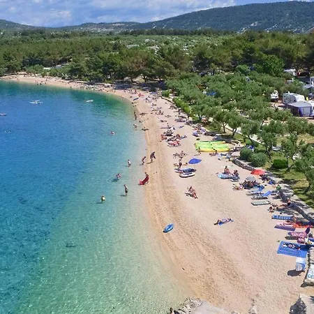 Holiday home Atraktivna Kuca Sa Saunom I Grijanim Jacuzzijem Cres
