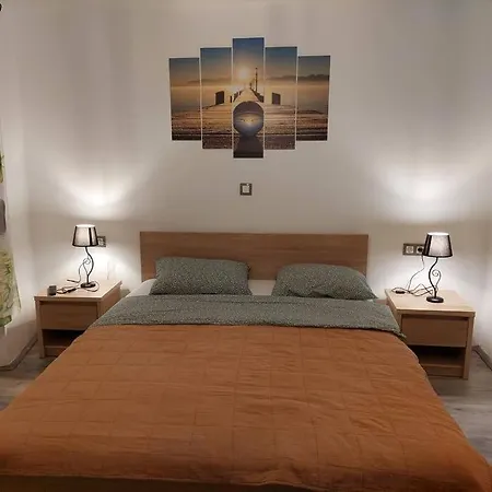 Atraktivna Kuca Sa Saunom I Grijanim Jacuzzijem Holiday home