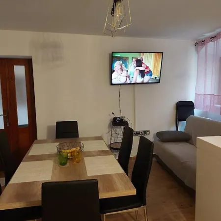 Atraktivna Kuca Sa Saunom I Grijanim Jacuzzijem Holiday home *
