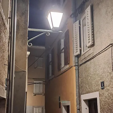 Atraktivna Kuca Sa Saunom I Grijanim Jacuzzijem Holiday home Cres