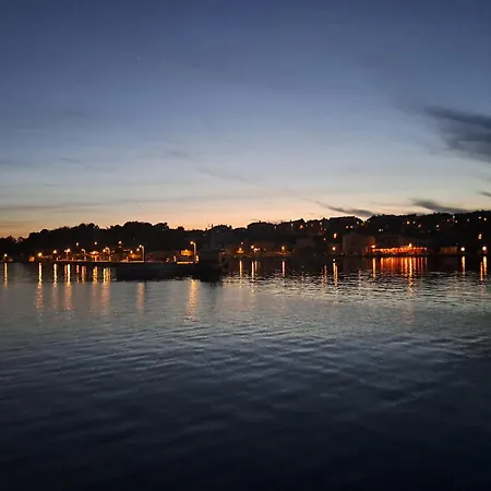 Atraktivna Kuca Sa Saunom I Grijanim Jacuzzijem Holiday home *