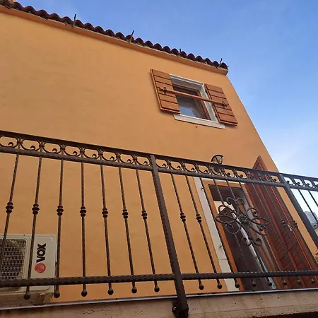 Atraktivna Kuca Sa Saunom I Grijanim Jacuzzijem Holiday home Cres