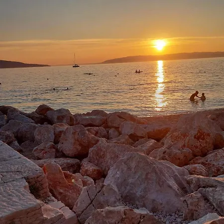 Atraktivna Kuca Sa Saunom I Grijanim Jacuzzijem Holiday home Cres