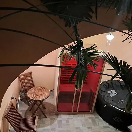 Atraktivna Kuca Sa Saunom I Grijanim Jacuzzijem Nyaraló *
